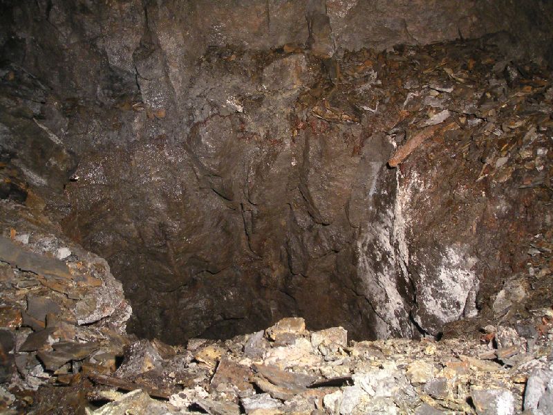ss2sc_sublevelshaft_2.jpg - One of the unexplored shafts in the second level.