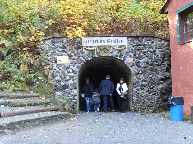 zs_adit1entrance.jpg - The entrance to the Gertruda Level, first part of the tour.
